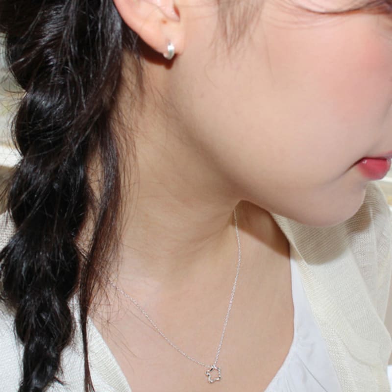 Overcozy Twirly Star Necklace