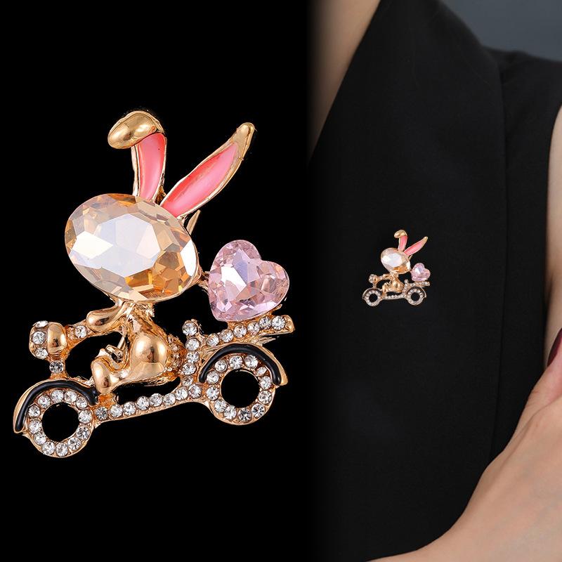 Rhinestone Lovely Rabbit Ridding Bicycle Brooches Exquisite Female Love Heart Bunny Brooch Pins Jewelry Gifts