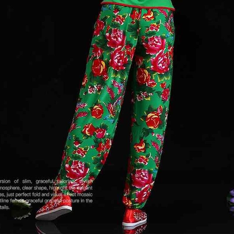 Red Yangge Dance Set for Middle-aged & Elderly Fitness Performances