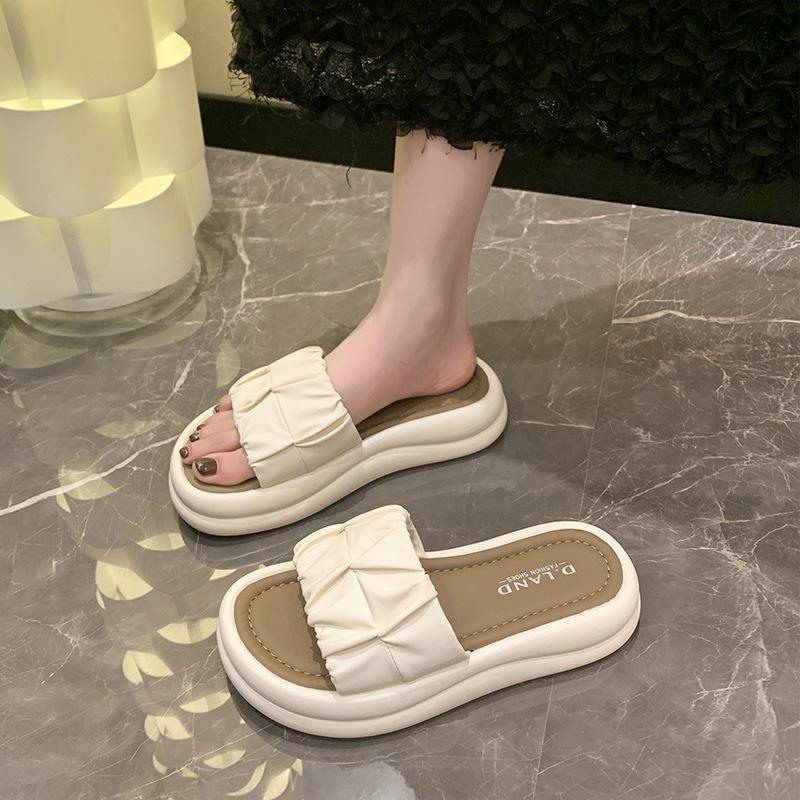 Slippers women's summer wear 2025 new fashion thick-bottomed muffin sandals Internet celebrity non-slip beach folds one-word drag