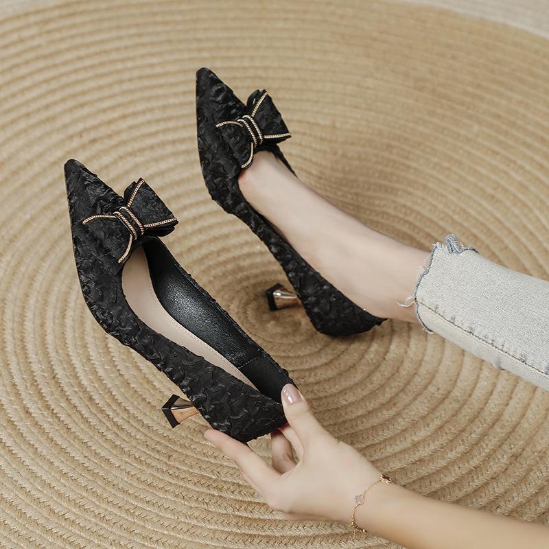 

New high heels women s thin heels shallow mouth bow pointed women s single shoes temperament small heels 35 чёрный