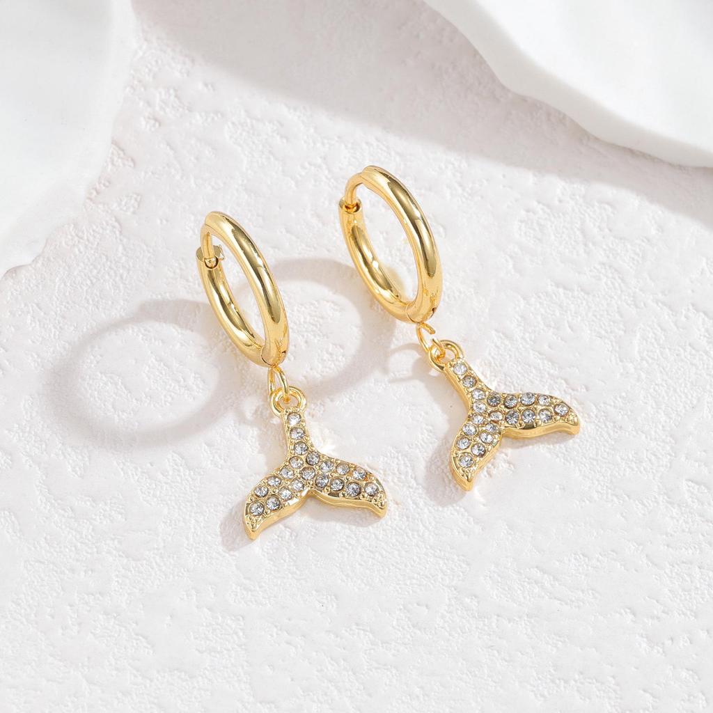 Stainless Steel Diamond-Studded Crab and Starfish Earrings for Women - Light Luxury Fashion.