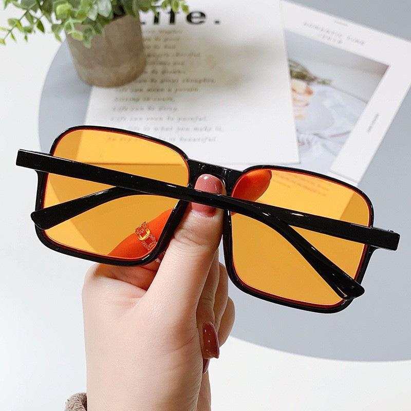 Cross-Outer Sunglasses, Retro Large-Frame Orange Sunglasses, Same Glasses.