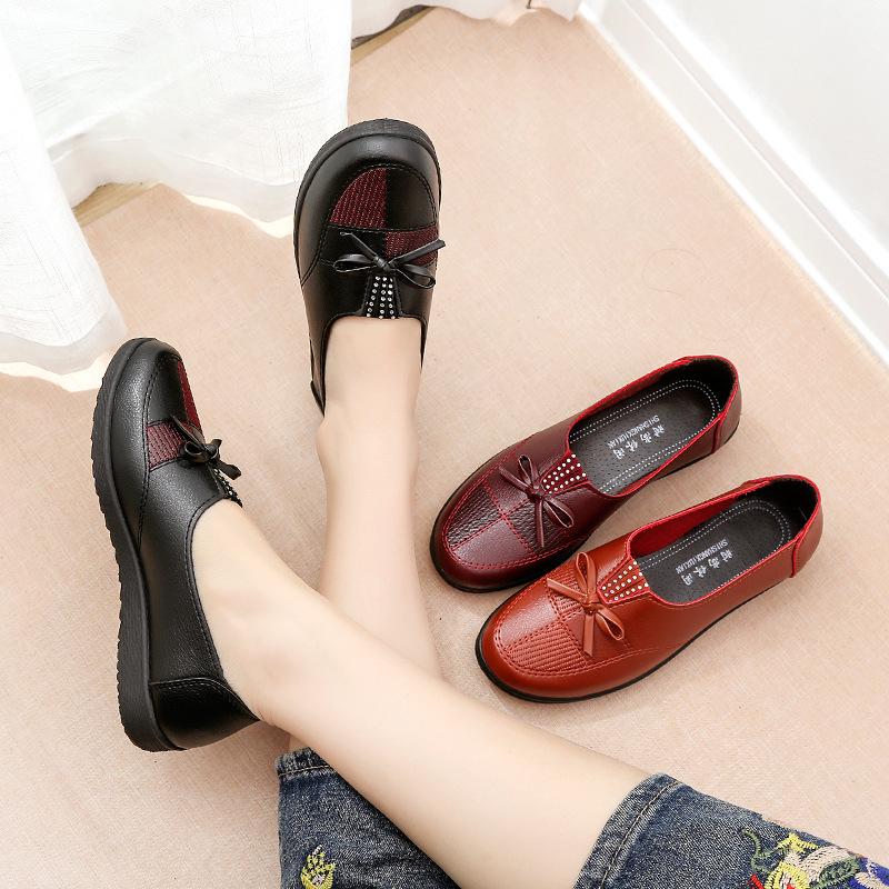 2025 Spring Slip-On Leather Flats for Middle-Aged Women