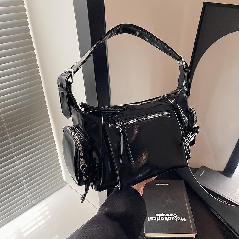 Autumn and winter trend locomotive style multi-pocket underarm bag women's commuter fashion PU soft leather solid color messenger bag