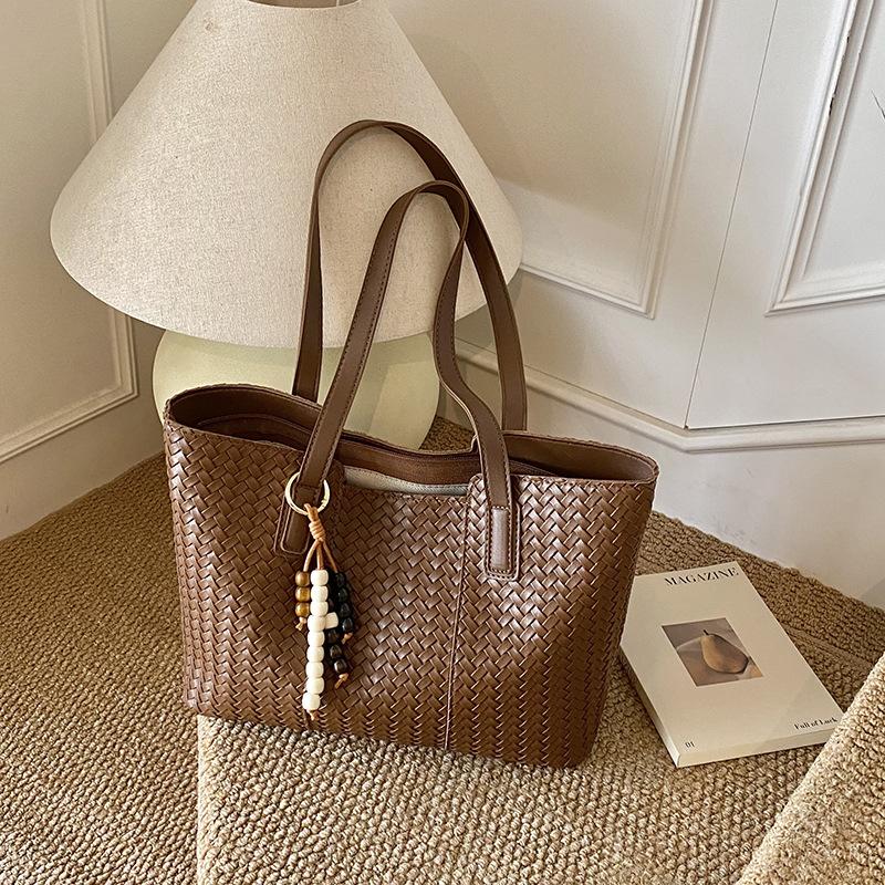 Large-capacity Retro Bag Women's Autumn and Winter New Casual Shoulder Underarm Bag Commuter Tote Bag