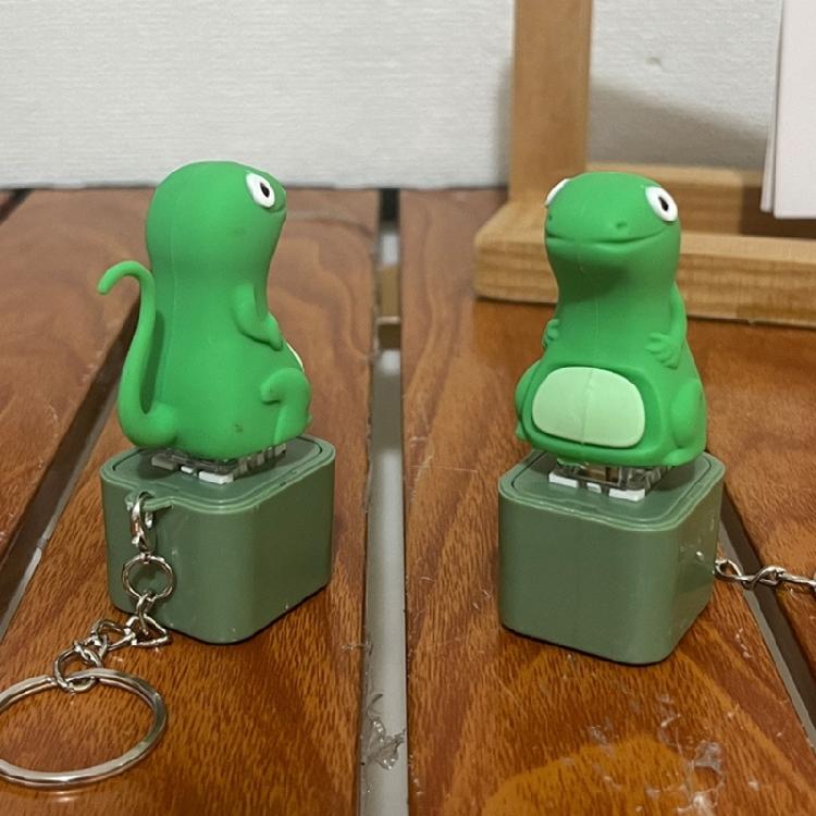 USB Wiederaufladbarer Interaktiver Eidechsen-Schlüsselanhänger Leucht- und Soundfunktion Robustes ABS-Material Camping Nachtzubehör