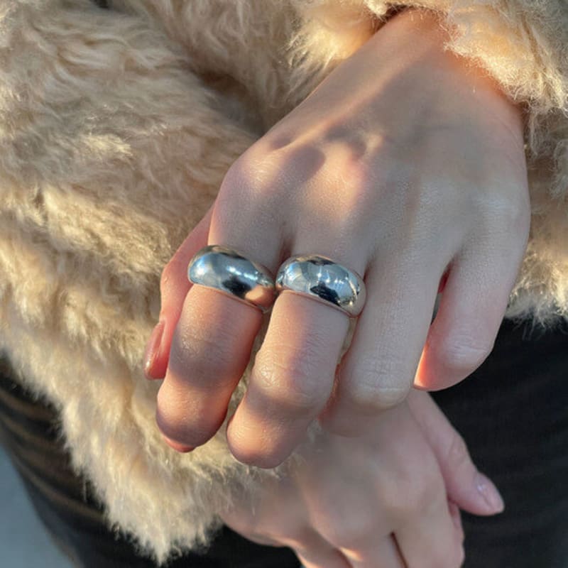 JAKAM. SIPLE DOME RING