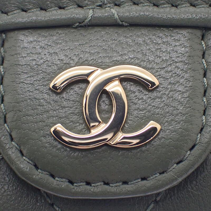 CHANEL  AP0230-Y04059-NZG82 Tri-fold wallet khaki lambskin Women