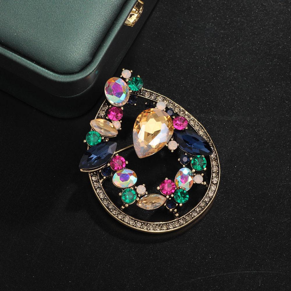 

Хрустальное пальто Цветочные аксессуары Хрустальная винтажная дневная брошь Женская корейская нагрудная цветная брошь костюм