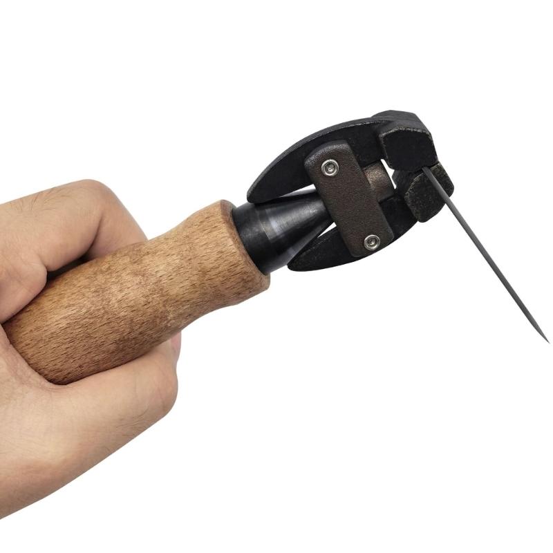 Wooden Handle Clamping Tool Hand Vise With Extended 1.2cm Opening Capacity For Industrial Craftsmanship