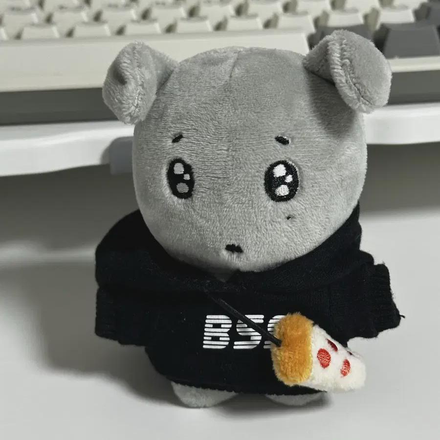 

Seventeen Do-kyum Gum Dog Doll + Boo Seok-sun 10cm Hoodie