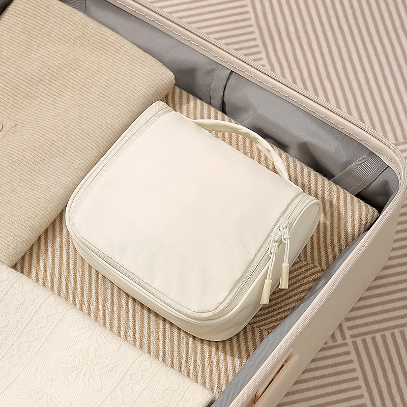Hanging Toiletry Bag Portable Travel Organizer Minimalist Makeup Bag Travel Storage Pouch Toiletry Bag with Hook Cosmetic Case