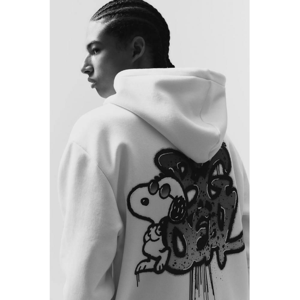 

HM Regular Fit худи кремового цвета Snoopy