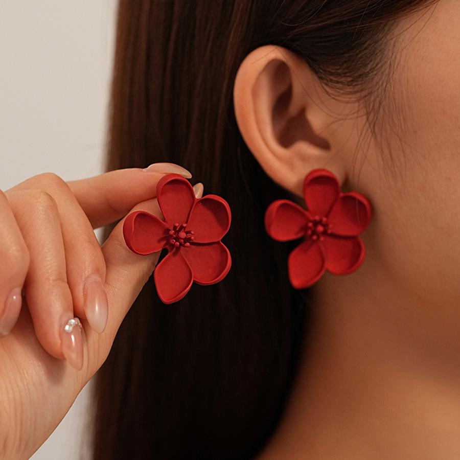 Retro Ankola Red Heart Flower Geometric Silver Needle Earrings - Simple, High-End Autumn/Winter Accessory for Women