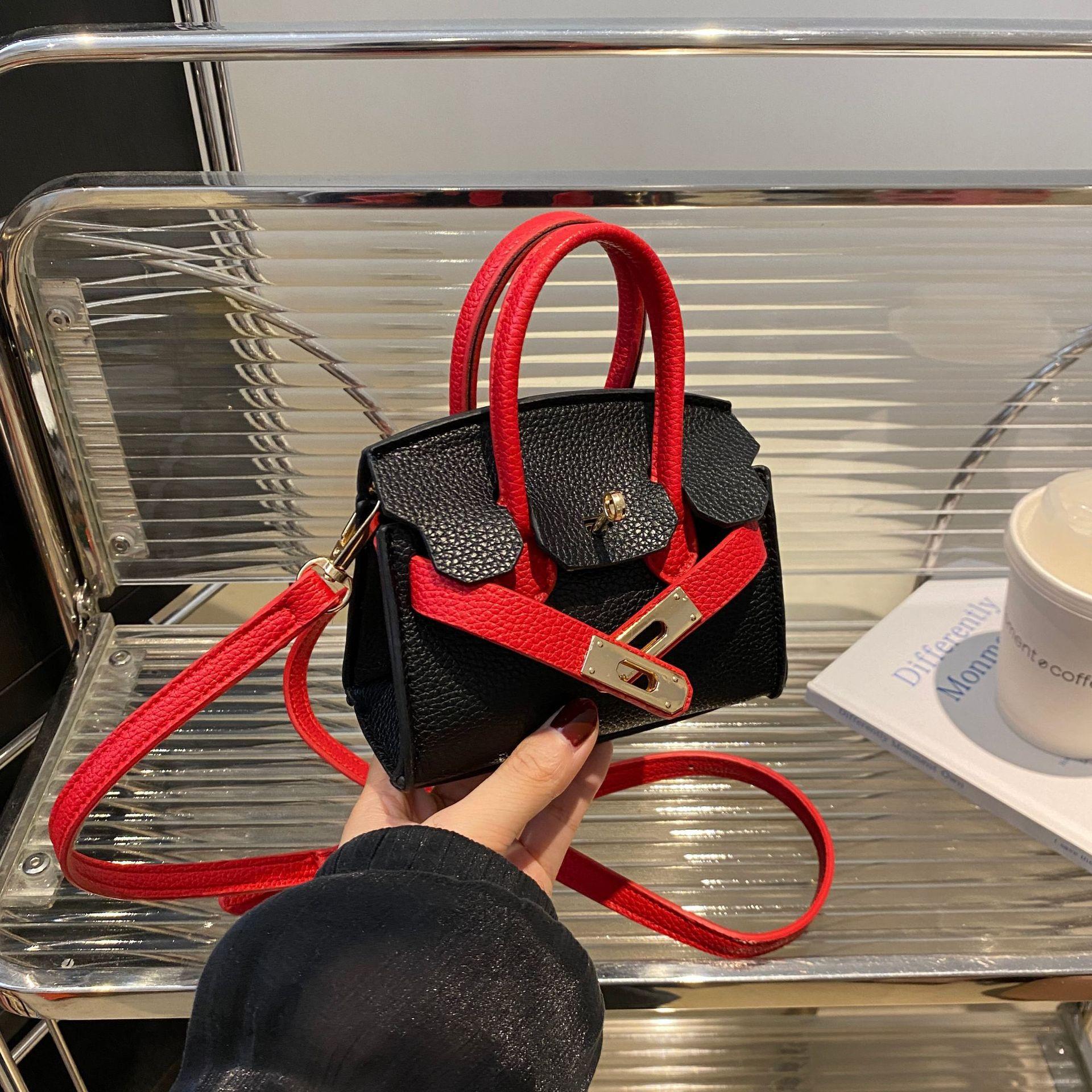 

Детская ПУ сумка через плечо Модная и простая сумочка Сумка для ношения в паре чёрный