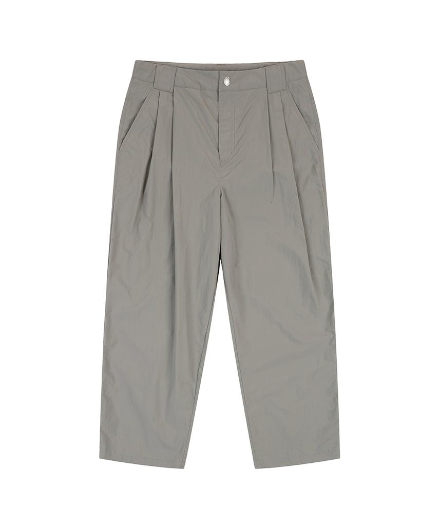 OUTDOOR PRODUCTS Light Tuck Pants (Beige)