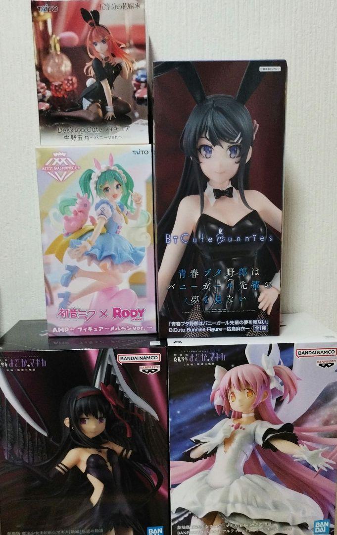 

[USED] 5 beautiful girl figures bundled together
