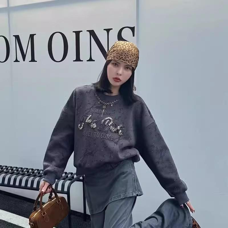Plus Size Women’s Autumn/Winter Sweatshirt with Inlaid Diamond Letter Chain Design