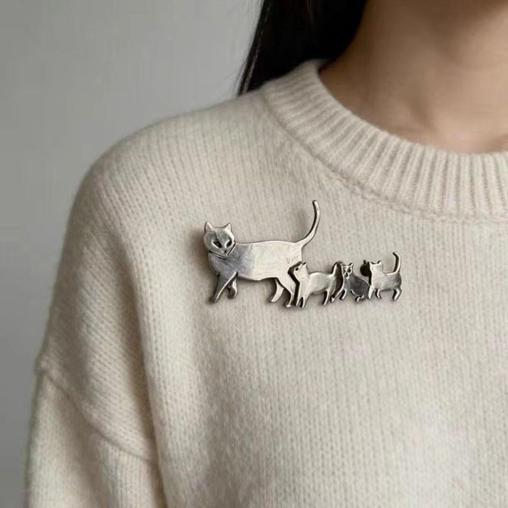 Fashion Cute Cat Family Brooch Minimalist Backpack Brooch Vintage Animal Pin Scarves