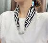 Women' printed scarf with magnetic fastening
