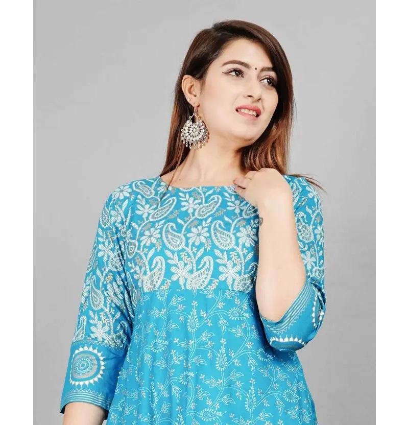 Bestickter Anarkali Kurta für Damen aus Viskose-Rayon (Hellblau)