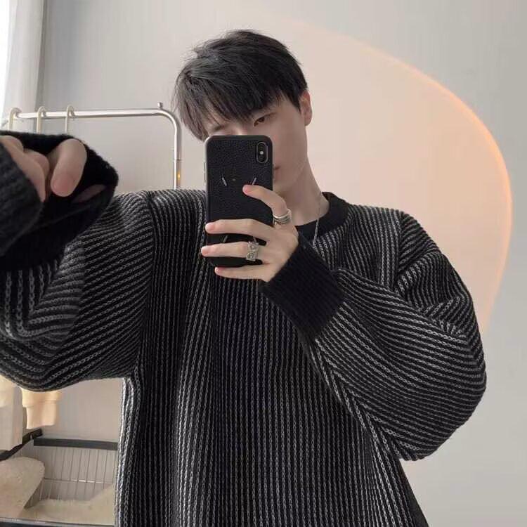 Men's Round Neck Striped Sweater - Autumn/Winter Retro Knit Pullover, Versatile and Loose-Fit.