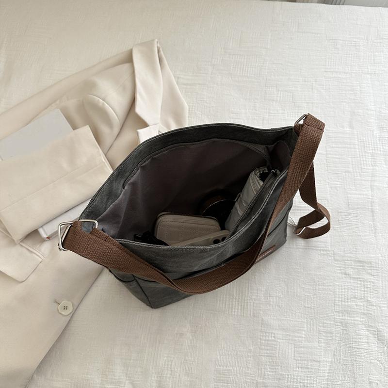 Vintage Solid Color PU Leather Women Fashion Shoulder Sling Bag High-Capacity Simple Wide Strap Commuting Bucket Crossbody Bag