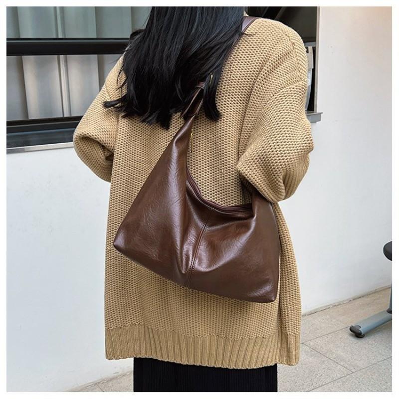 IELGY Retro Large-Capacity Commuter Underarm Bag Fashion Shoulder Messenger Bag