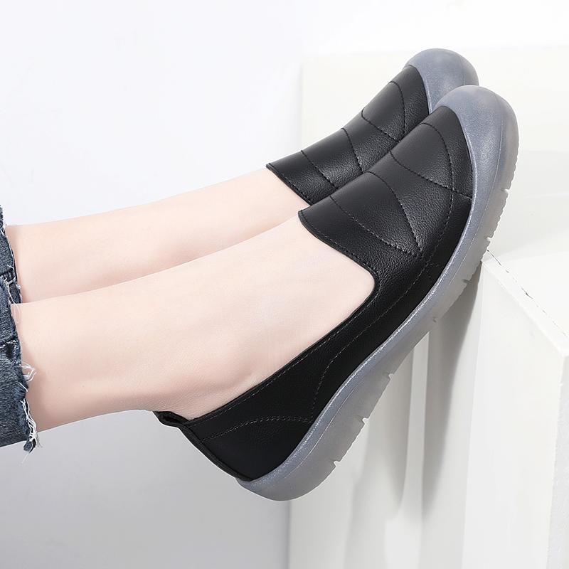 Women slip on Loafers Casual Moccasins Soft Flats Black Driving Shoes Summer Walking Shoes for Mother Plus Size