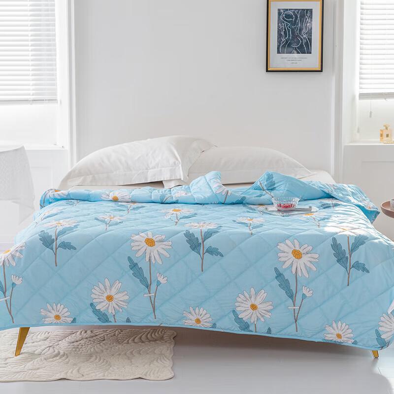 

Louis Carol Chamomile All-Season Quilt