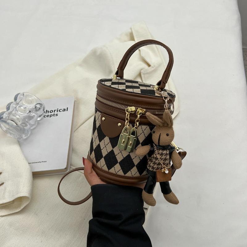 Today's popular small bags for women's spring new fashion niche messenger bags, textured rhombus portable bucket bags