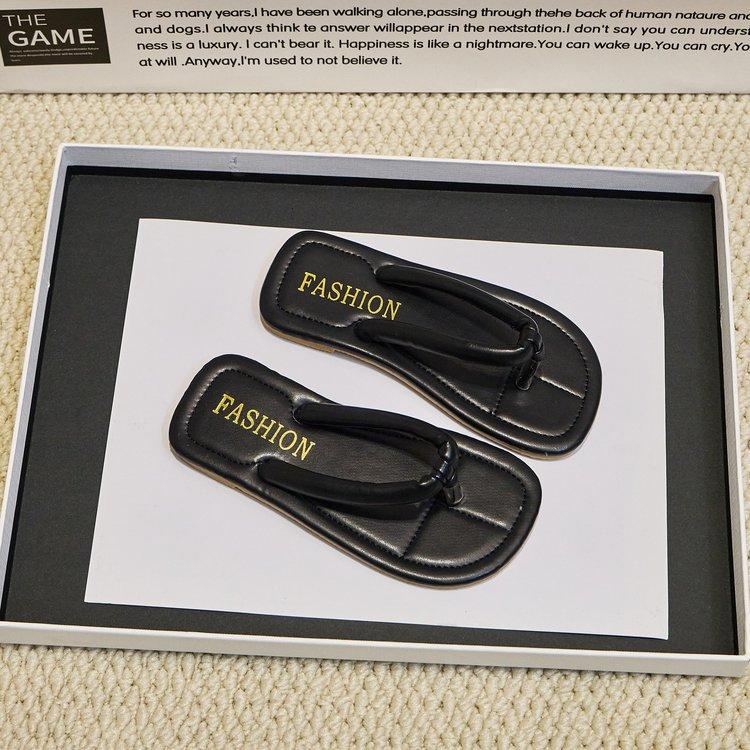 Girls slippers 2025 summer new foreign style soft sole medium older children sandals children wear beach shoes flip-flops tide