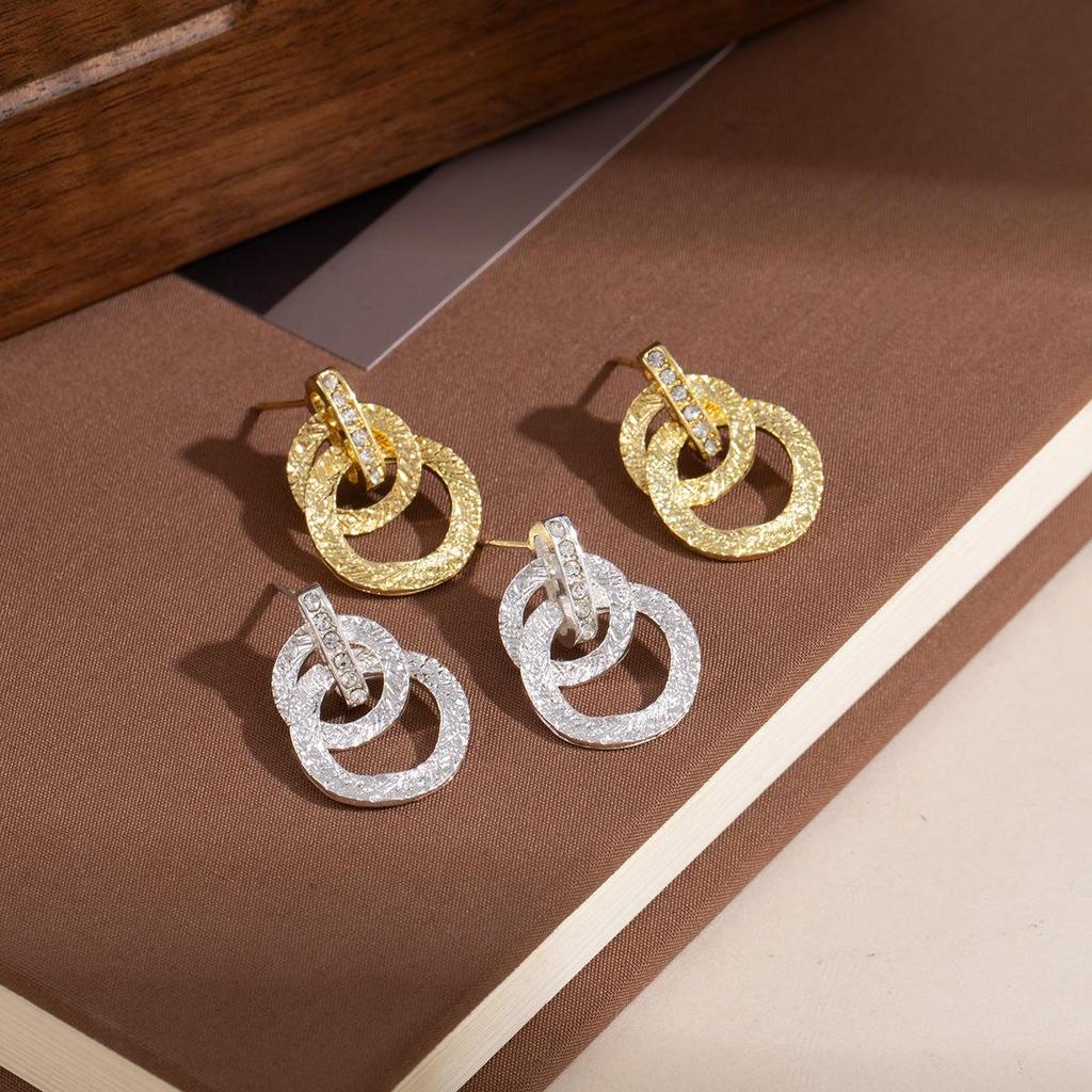 Silver Needle Elegant Chinese Style Gold Stud Earrings - High-End Luxury, Versatile Design for Women.