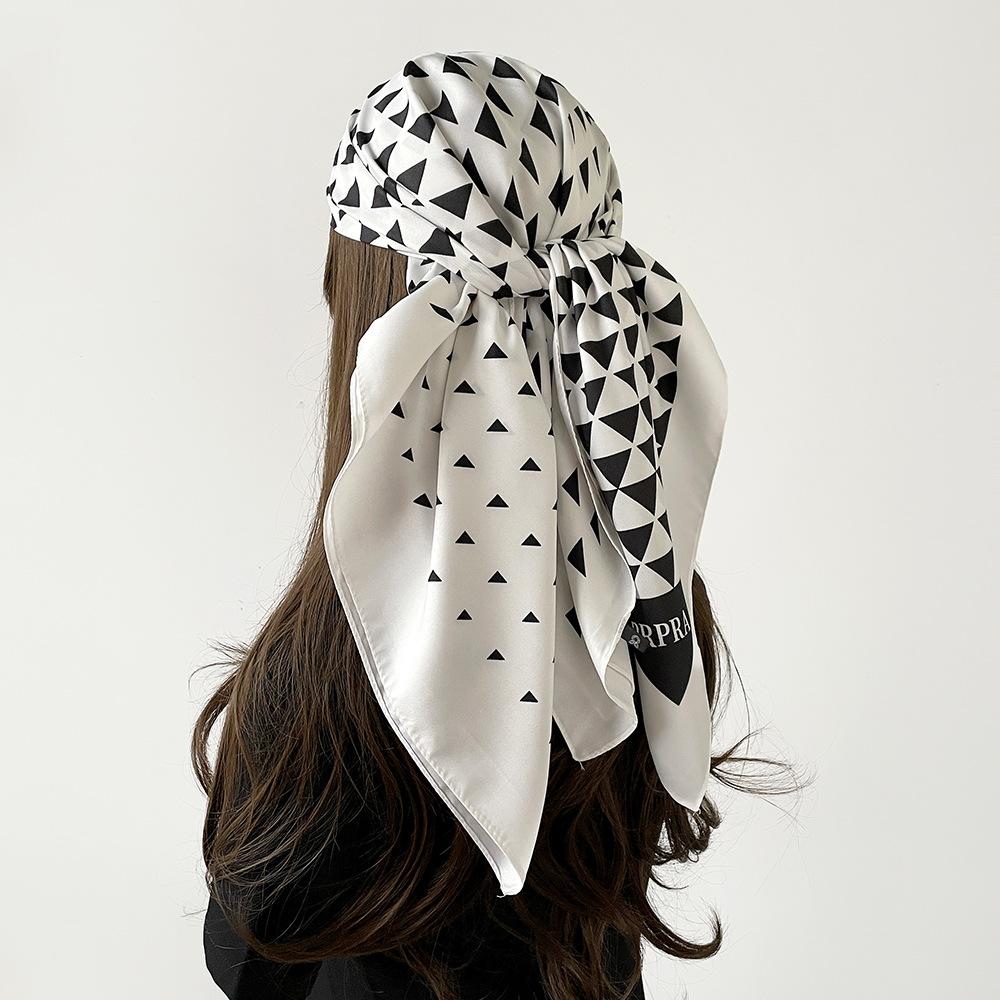 Nový tištěný hedvábný šátek čtvercový šátek černobílý jednoduchý čtvercový šátek dámský šátek na ochranu před sluncem