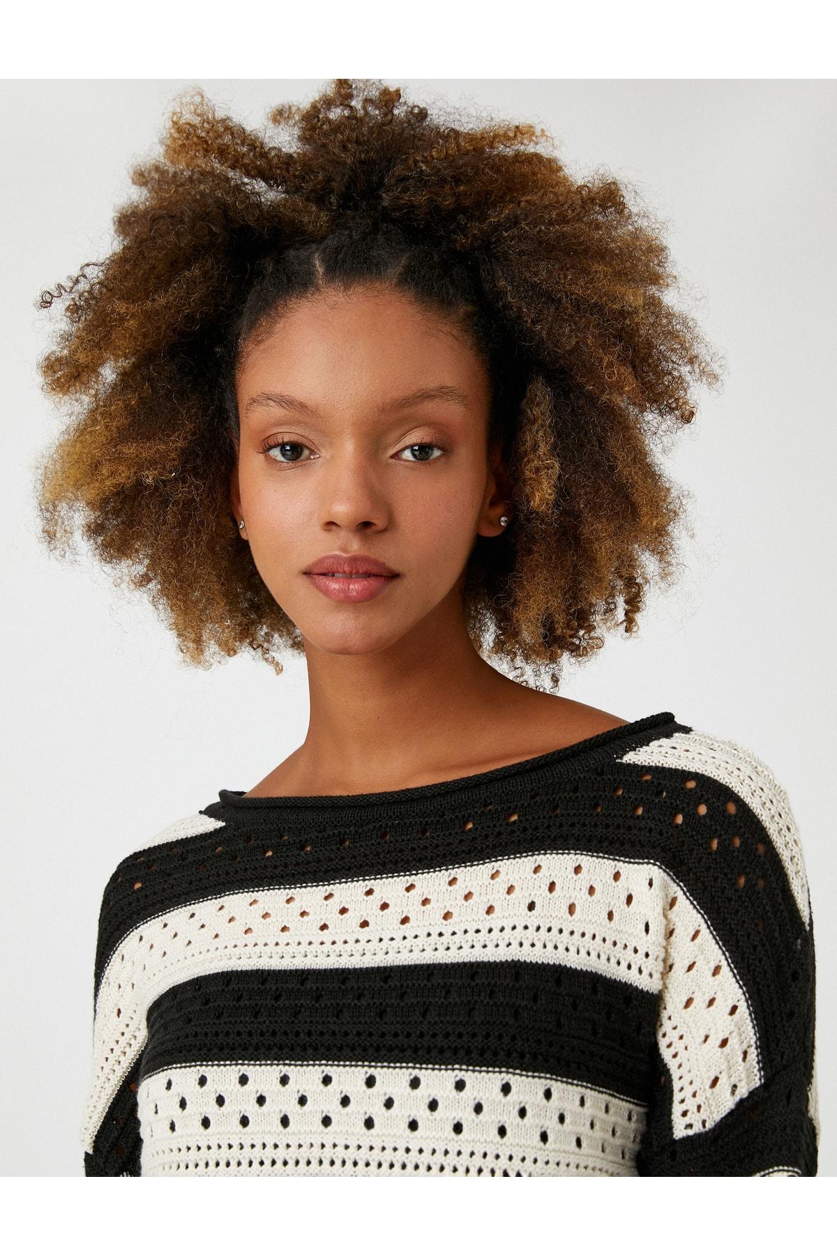 

Свитер - Черный - Классический крой..