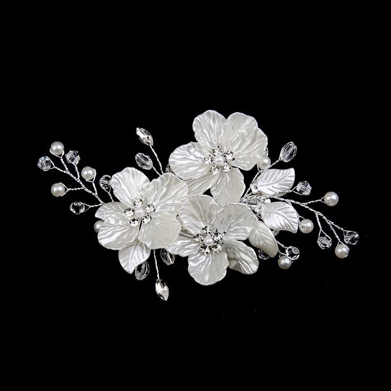 Bridal Korean-Style Hair Clip: White Seashell Petal & Handmade Pearl Hairpin