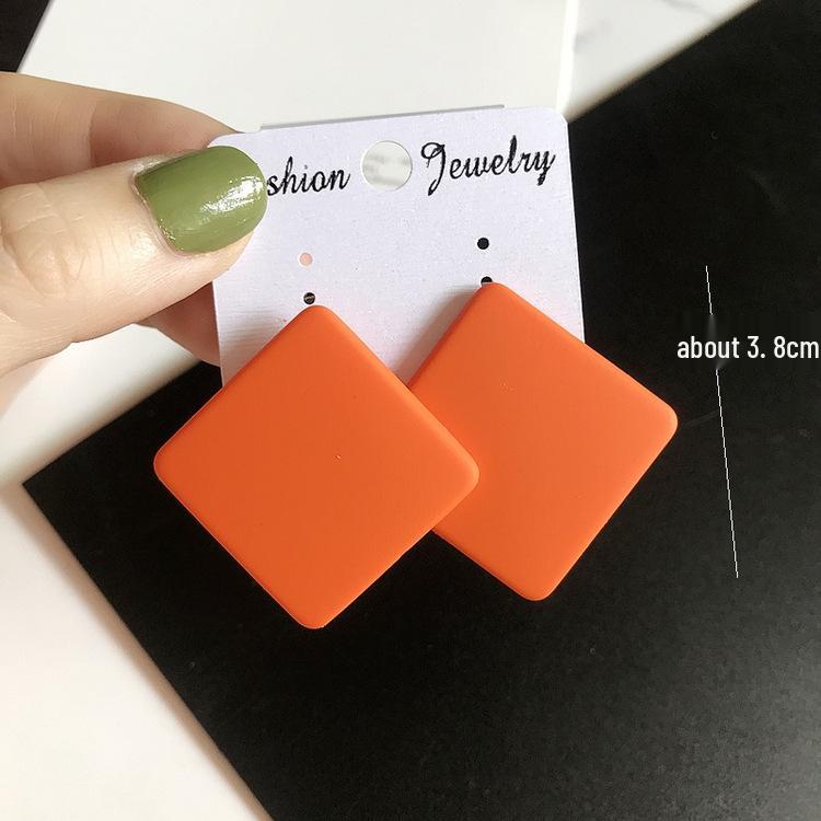 Trendy geometrické matné akrylové náušnice v barvách bonbónů