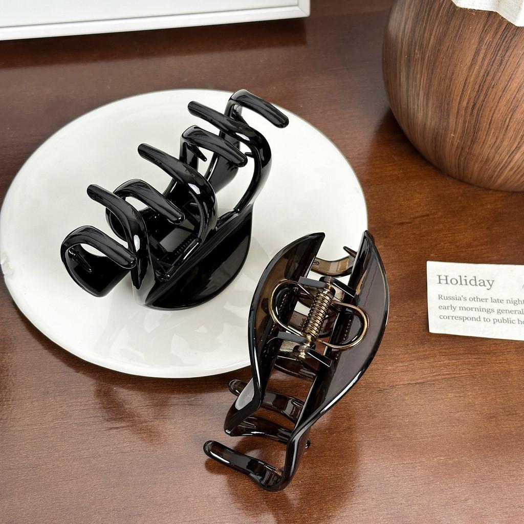 Stylish Large Hair Claw For Women Versatile Hair Accessory Perfect For All Occasions