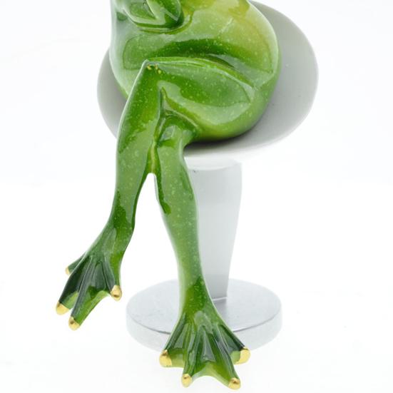Toilet Frog Figurine Watching Phone Cartoon Frog Statue Resin Sculpture Indoor Outdoor Decoration Ornament