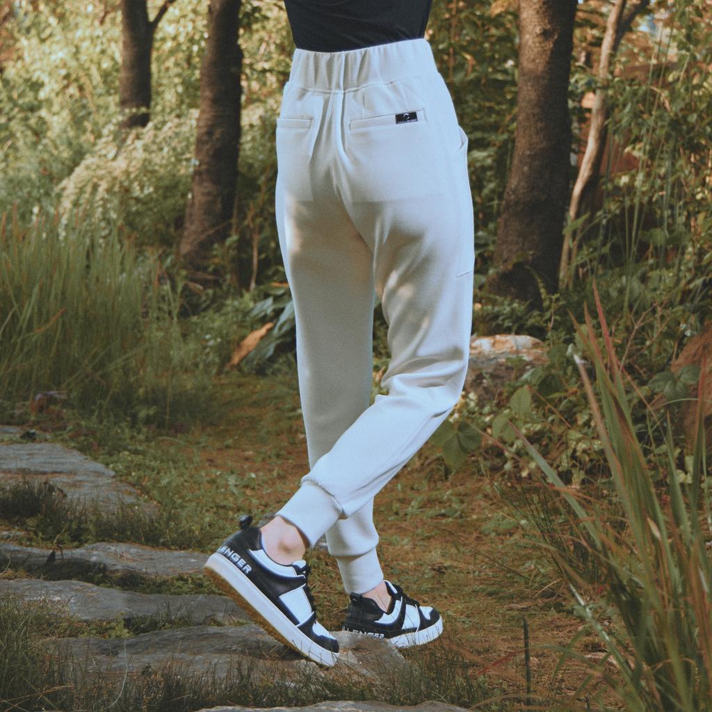 CHALLENGER Women'S Cushion Fabric Wide-Band Cargo Jogger Pants Cream