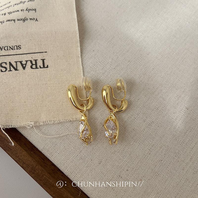 

Metal style, simple commuter earrings, mosquito coil disc, niche temperament, versatile, advanced feeling, water drop pendant, tide accessories