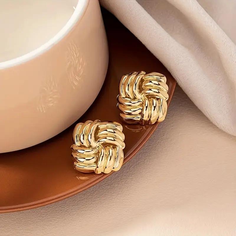 Vintage Elegant Square Design Stud Earrings Classic Unique Textured Metal Jewelry Perfect for Women's Party Wedding Daily Wear