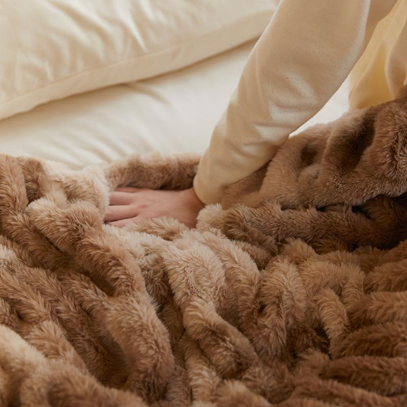 Luxury Soft Faux Rabbit Fur Blanket Winter Thickened Warm Faux Fur Blanket Soft Fluffy Throws Blankets for Sofa Bed Naps