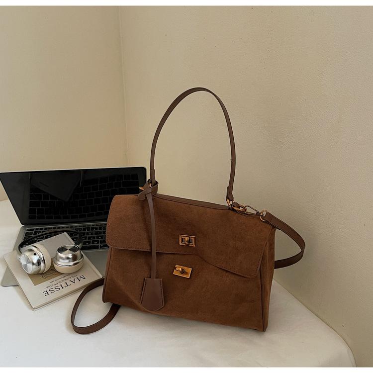 Premium Commuter Retro Matte Messenger Bag 2025 Autumn and Winter New Women's Shoulder Underarm Bag Portable Tote Bag