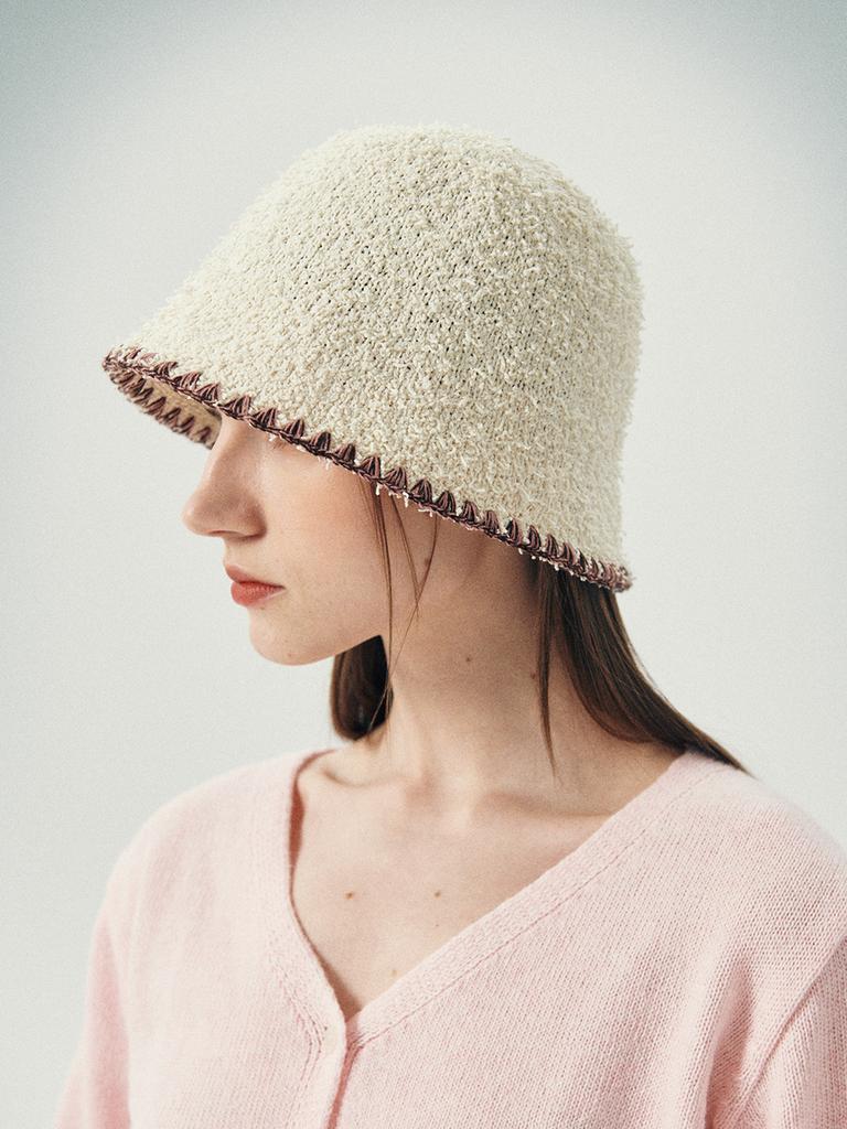Olinkeompeulliteu Pigtail Bucket Hat (Ivory For Warm Tones)