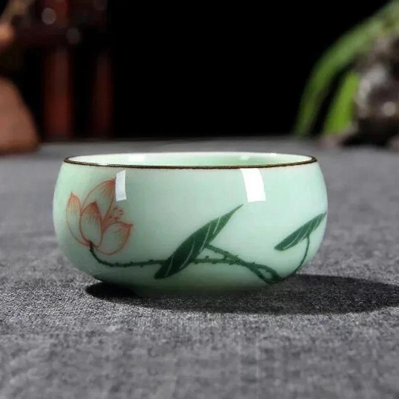 1PC Taza de Té Celadón Tradicional Pintada a Mano Paisaje Cerámica Loto Bambú Carpa Juego de Té Taza Maestra de Té China Doble-pez