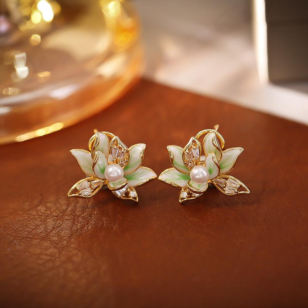 Classical Pearl Lotus Flower Stud Earrings for Women Elegant Temperament Zircon Petal Earrings Wedding Party Jewelry Gifts