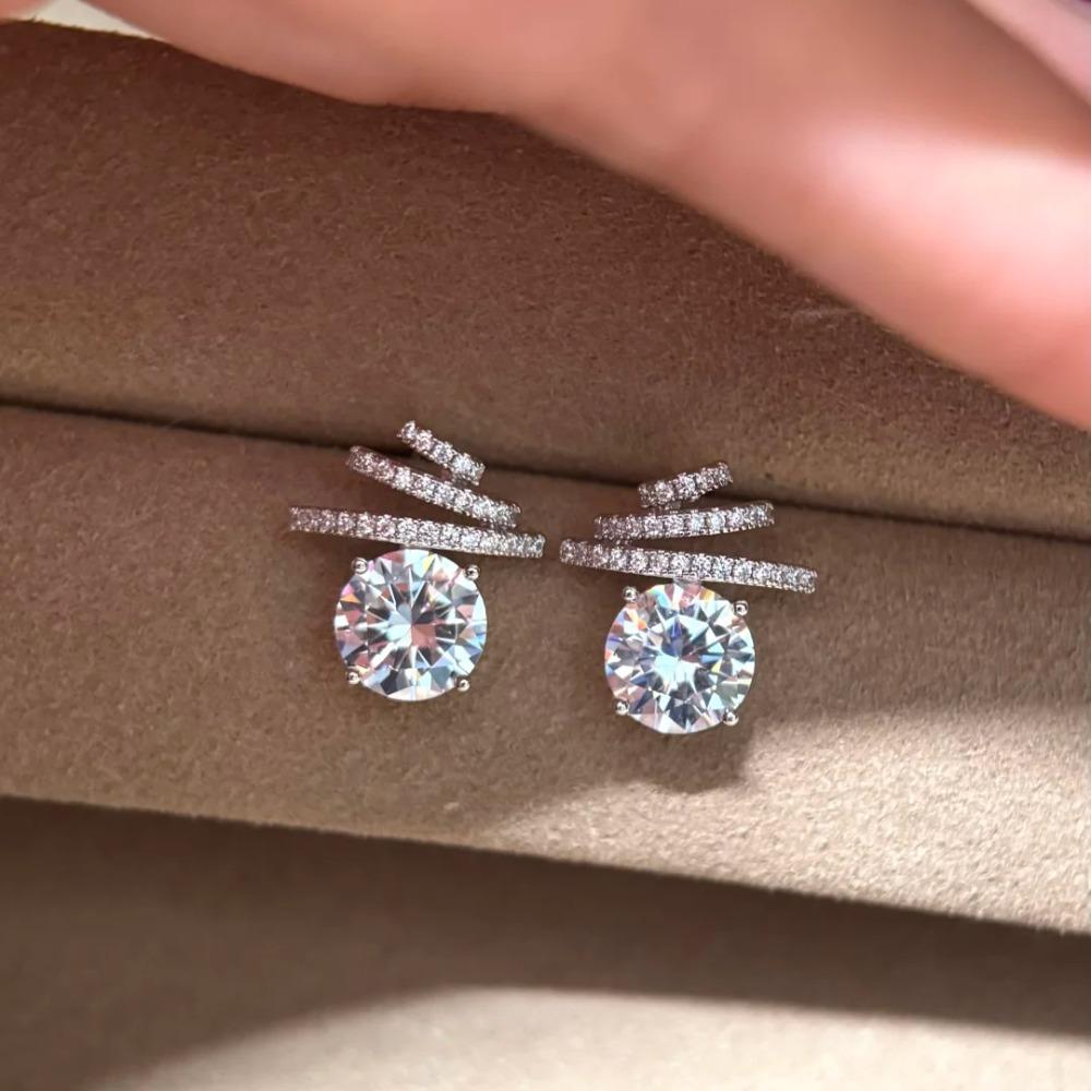 

Elegant 2 Carat Zircon Clover Earrings for Women Sparkling Micro Pave Diamond Stud Earrings Luxury Style