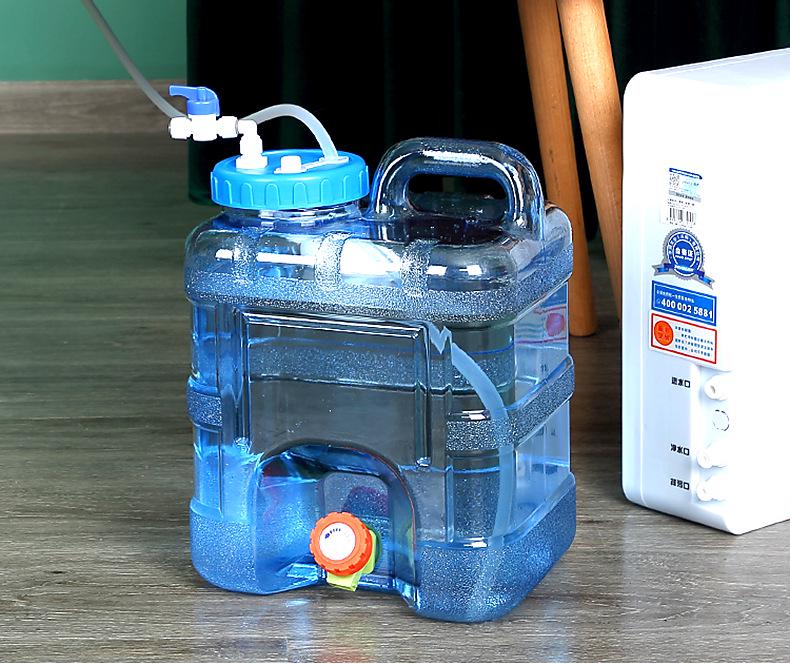 Automatický čistič vody a dávkovač s plovákem na čajový stolek